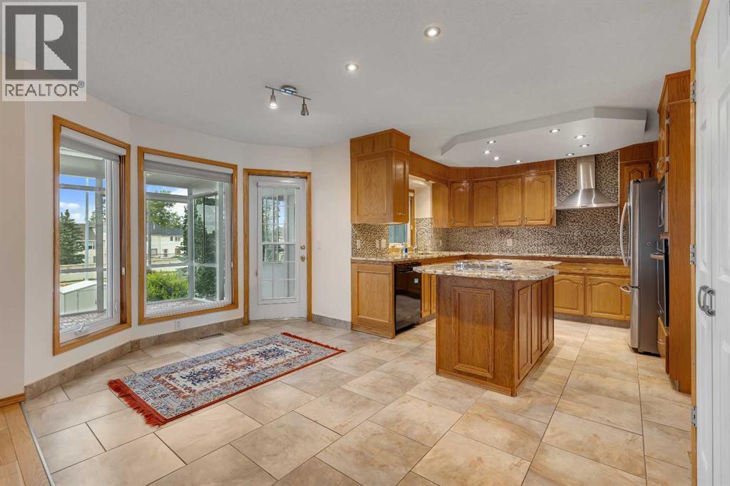 Photo 12 of 118 Hawkville Close Nw, Calgary AB