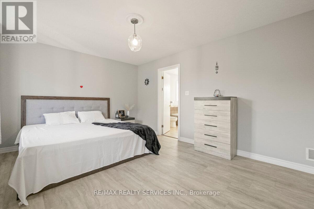 Photo 29 of 829 Oakcrossing Road, London North ON