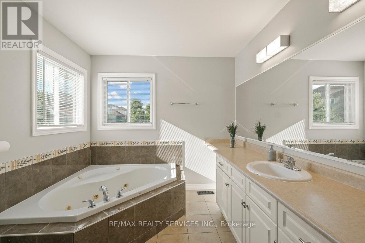 Photo 31 of 829 Oakcrossing Road, London North ON