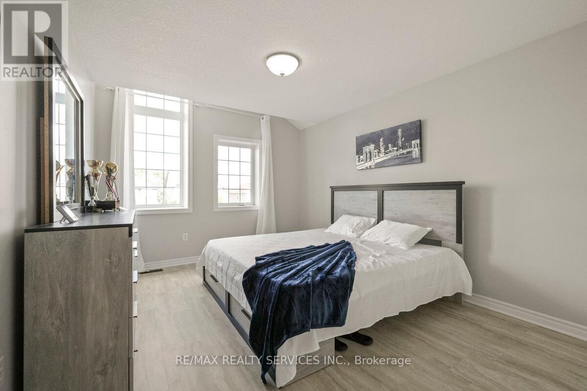 Photo 33 of 829 Oakcrossing Road, London North ON