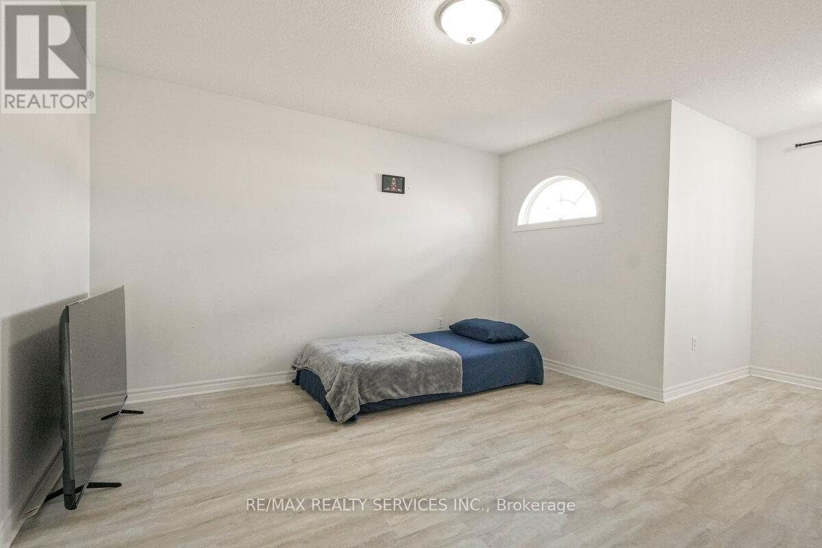 Photo 35 of 829 Oakcrossing Road, London North ON