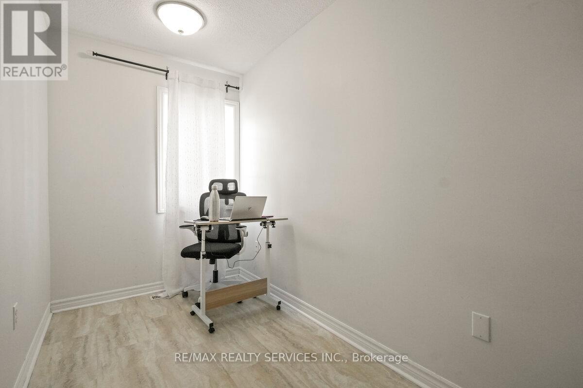 Photo 37 of 829 Oakcrossing Road, London North ON