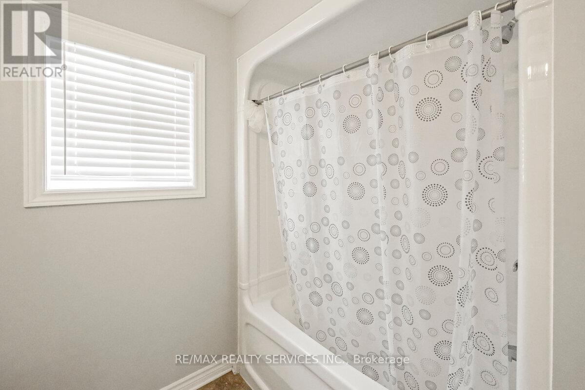 Photo 39 of 829 Oakcrossing Road, London North ON