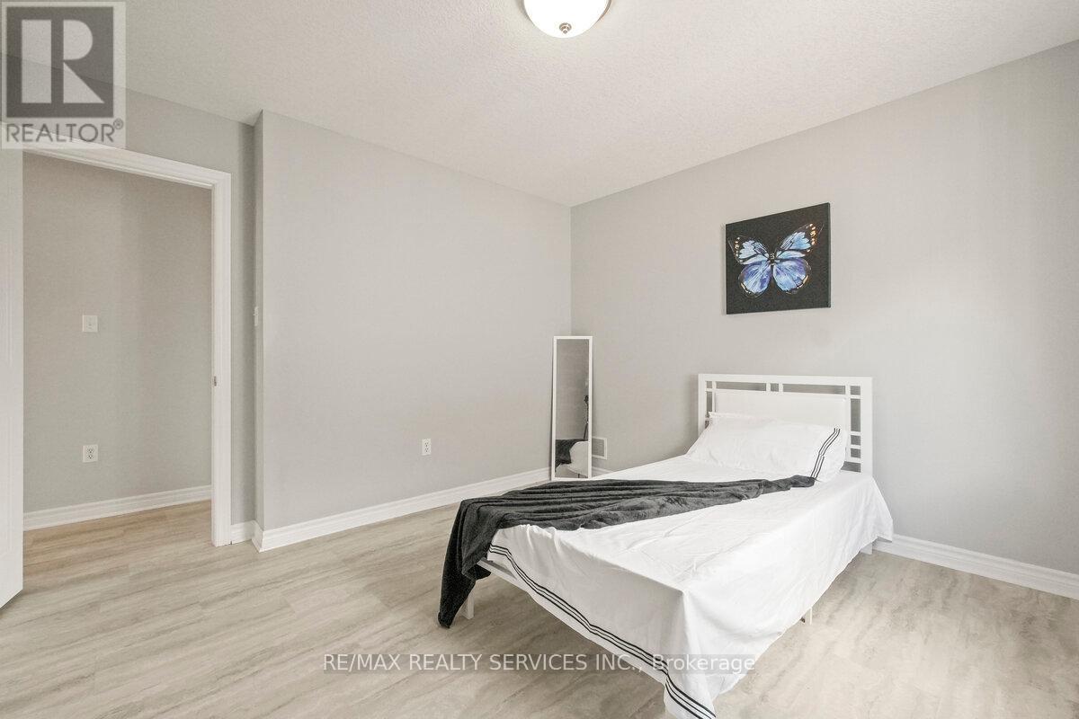 Photo 41 of 829 Oakcrossing Road, London North ON