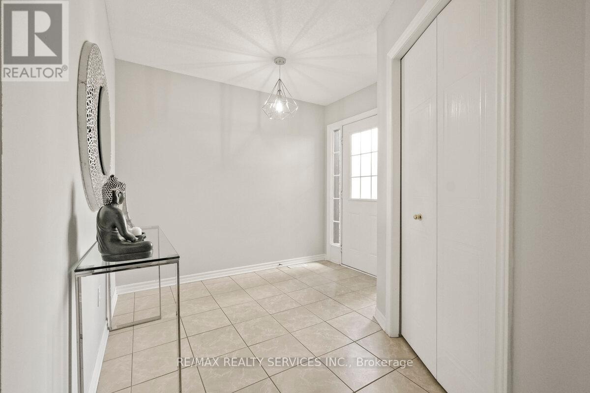 Photo 8 of 829 Oakcrossing Road, London North ON