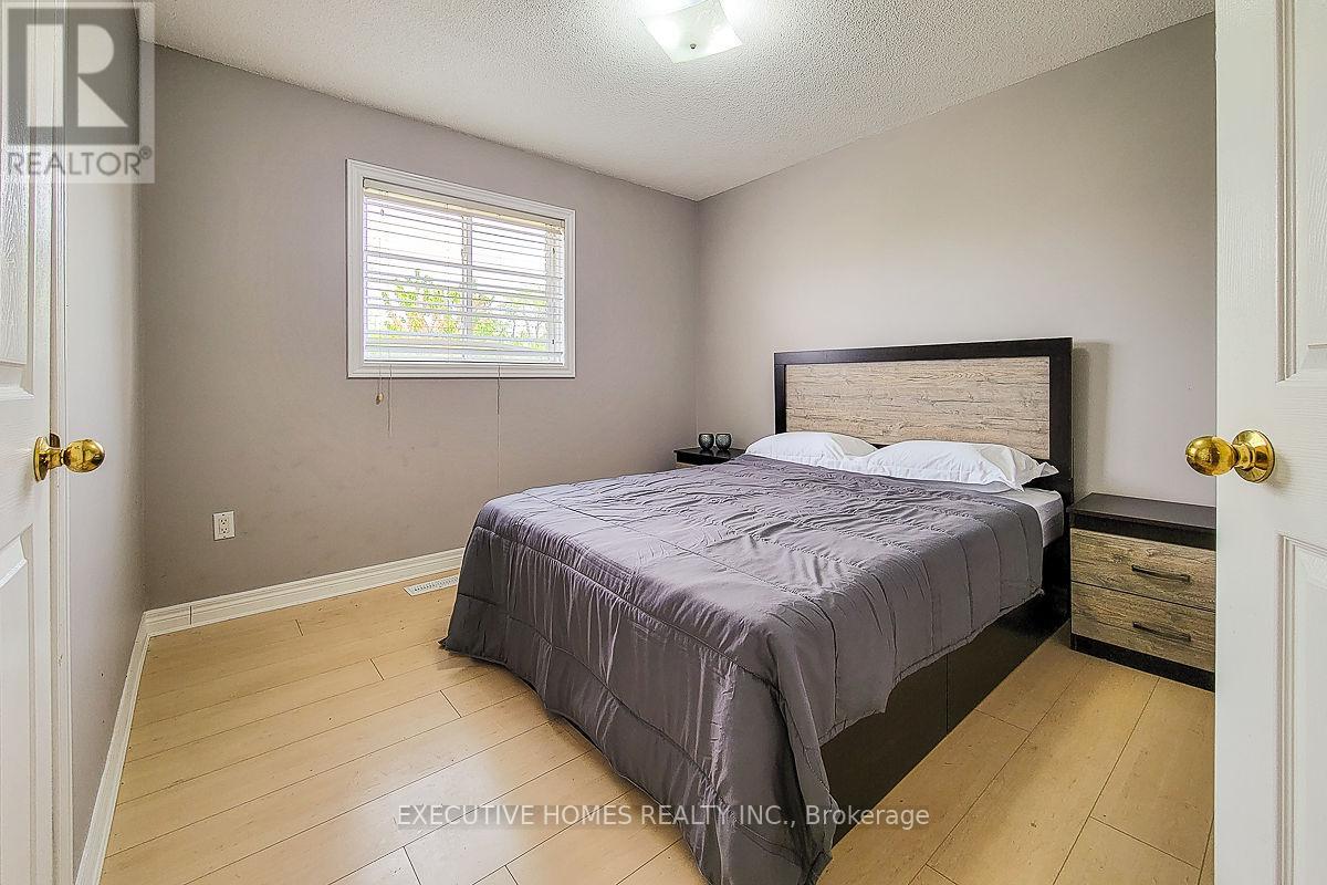 Photo 12 of 42 Richmond Crescent, Hamilton ON
