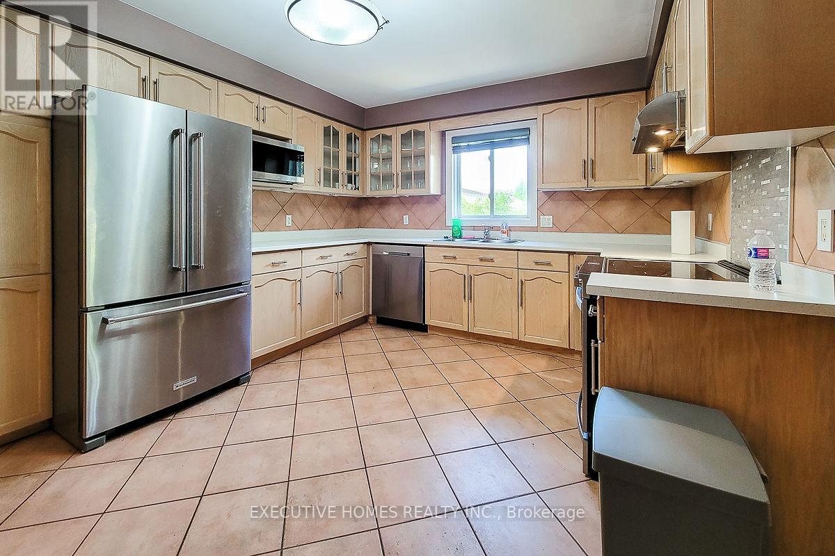 Photo 14 of 42 Richmond Crescent, Hamilton ON