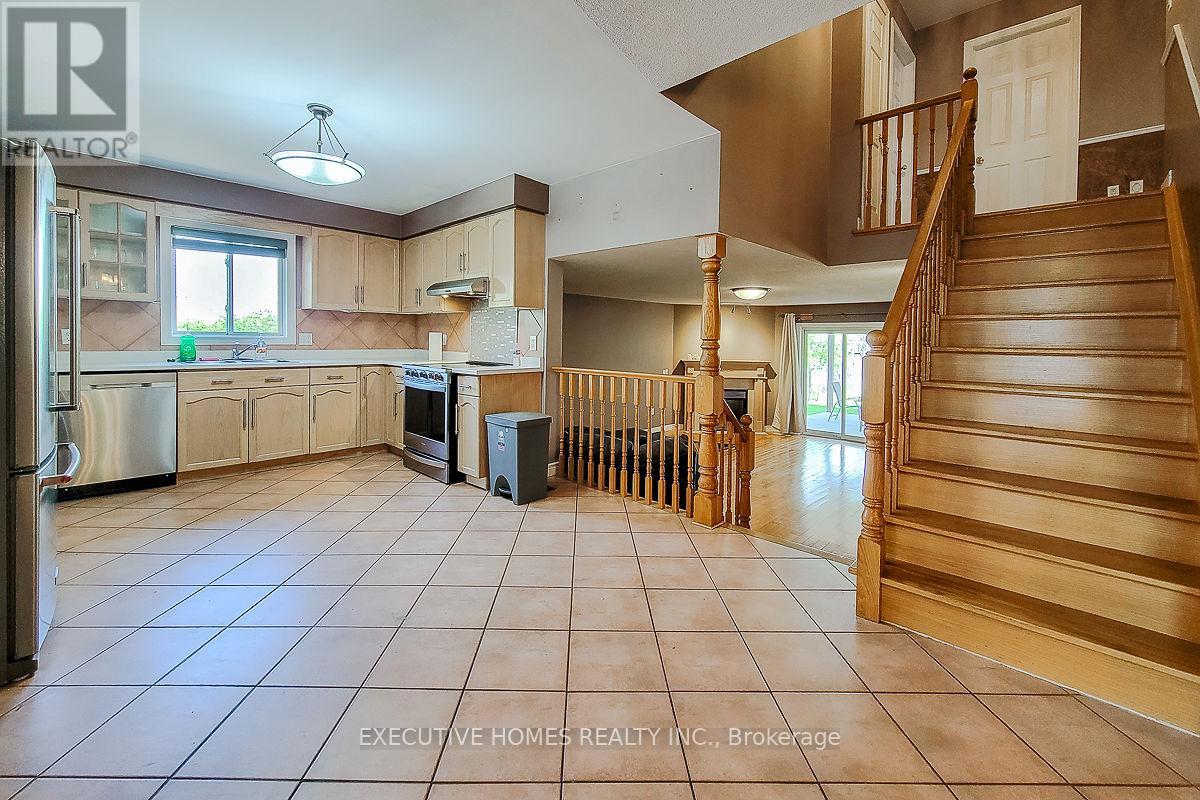 Photo 16 of 42 Richmond Crescent, Hamilton ON