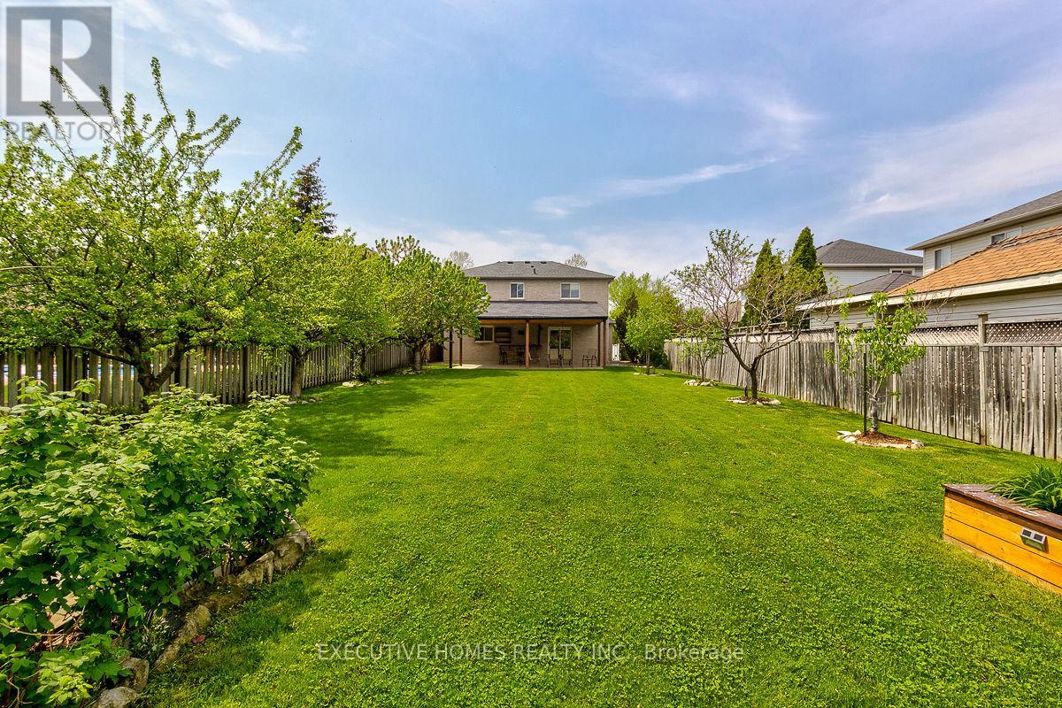 Photo 2 of 42 Richmond Crescent, Hamilton ON