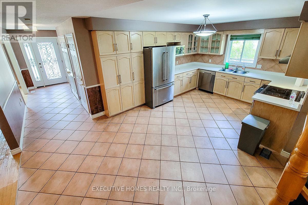 Photo 7 of 42 Richmond Crescent, Hamilton ON