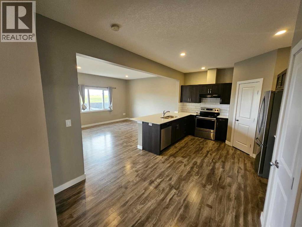 Photo 9 of 9469 92 Street, Wembley AB
