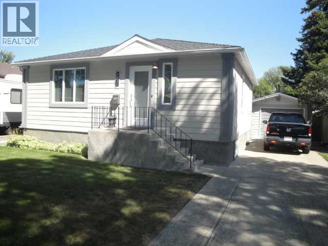 Single Family House Bungalow for Sale in  th Street S Victoria Park Lethbridge 