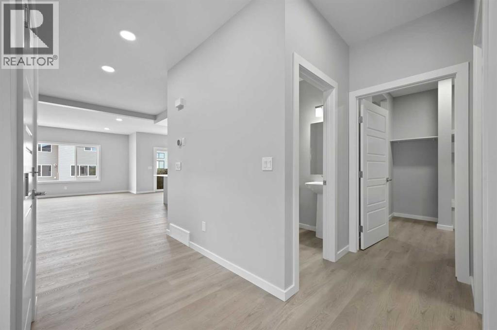 Single Family House for Sale in  Emmett Crescent Evergreen Red Deer 