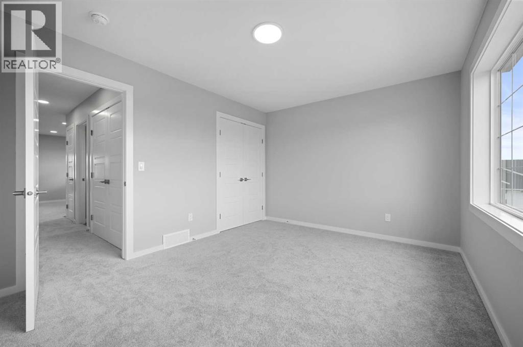 Single Family House for Sale in  Emmett Crescent Evergreen Red Deer 