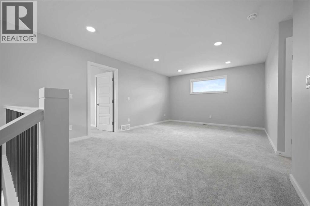 Single Family House for Sale in  Emmett Crescent Evergreen Red Deer 