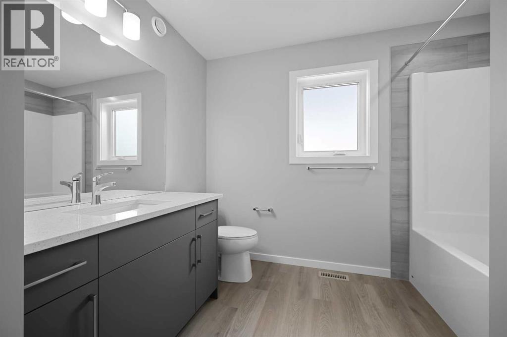 Single Family House for Sale in  Emmett Crescent Evergreen Red Deer 