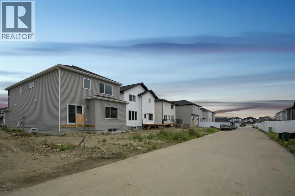 Single Family House for Sale in  Emmett Crescent Evergreen Red Deer 