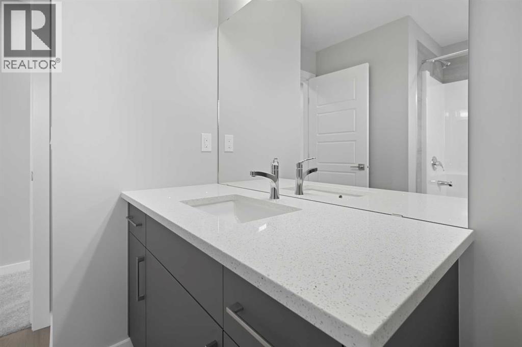 Single Family House for Sale in  Emmett Crescent Evergreen Red Deer 