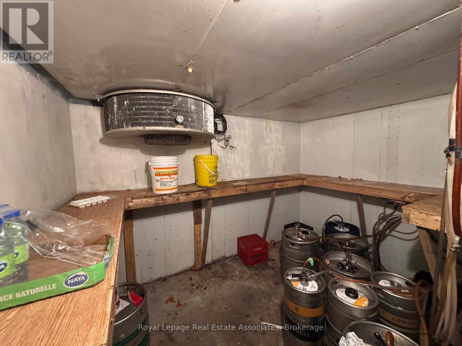 Photo 24 of Main Level 286 Eglinton Avenue W, Toronto ON
