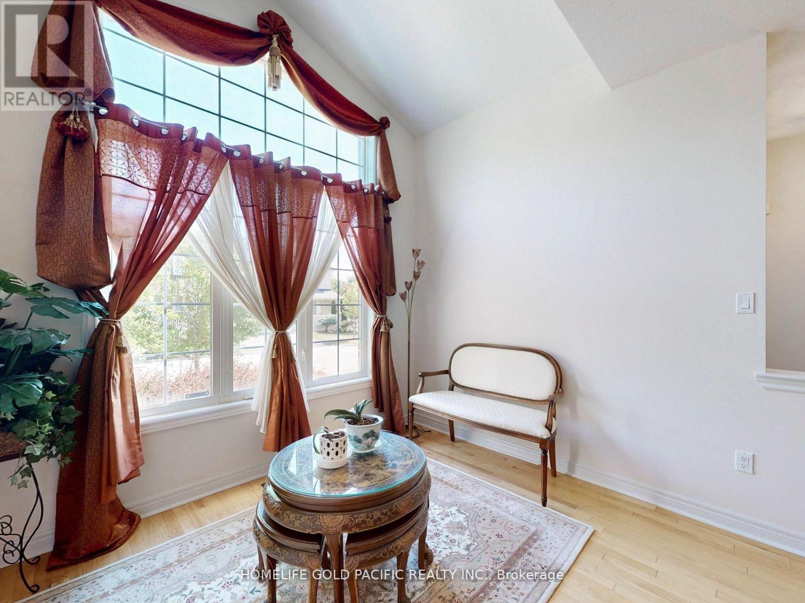 Photo 13 of 51 Winter Creek Crescent, Markham ON