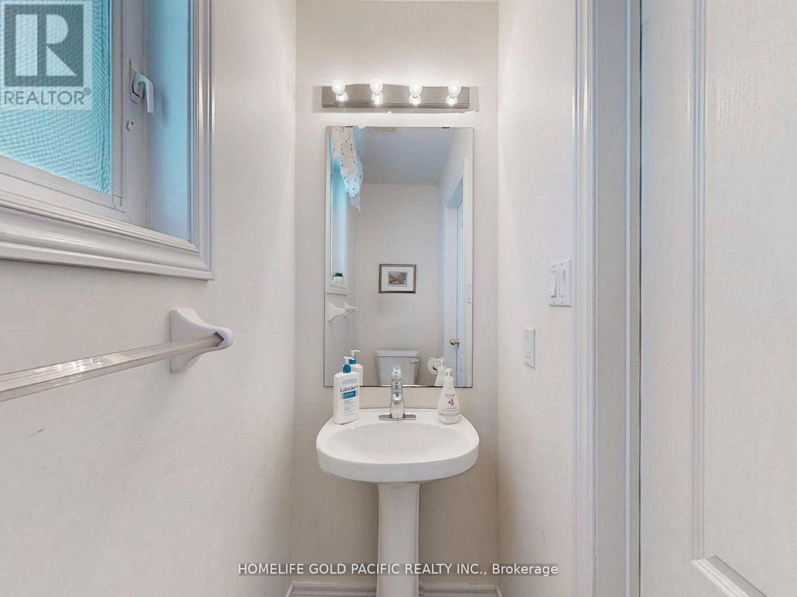 Photo 15 of 51 Winter Creek Crescent, Markham ON