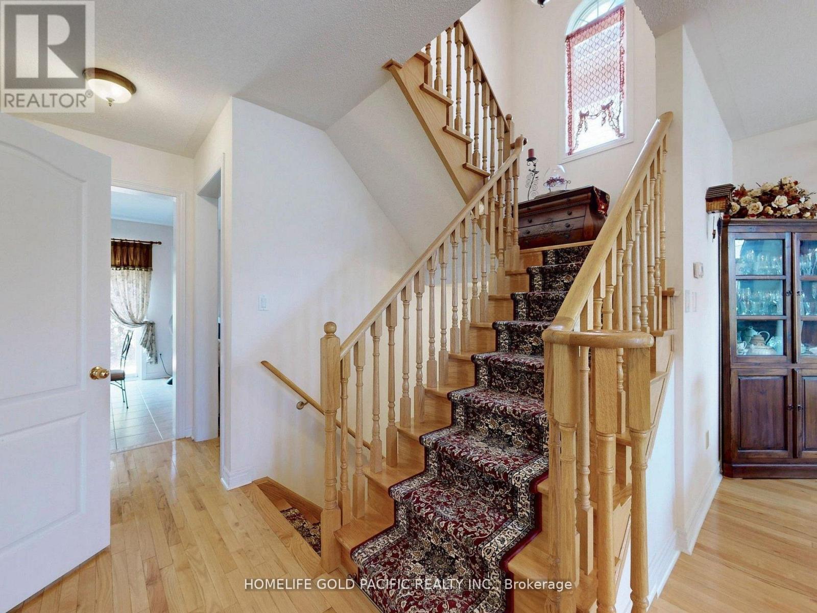 Photo 17 of 51 Winter Creek Crescent, Markham ON