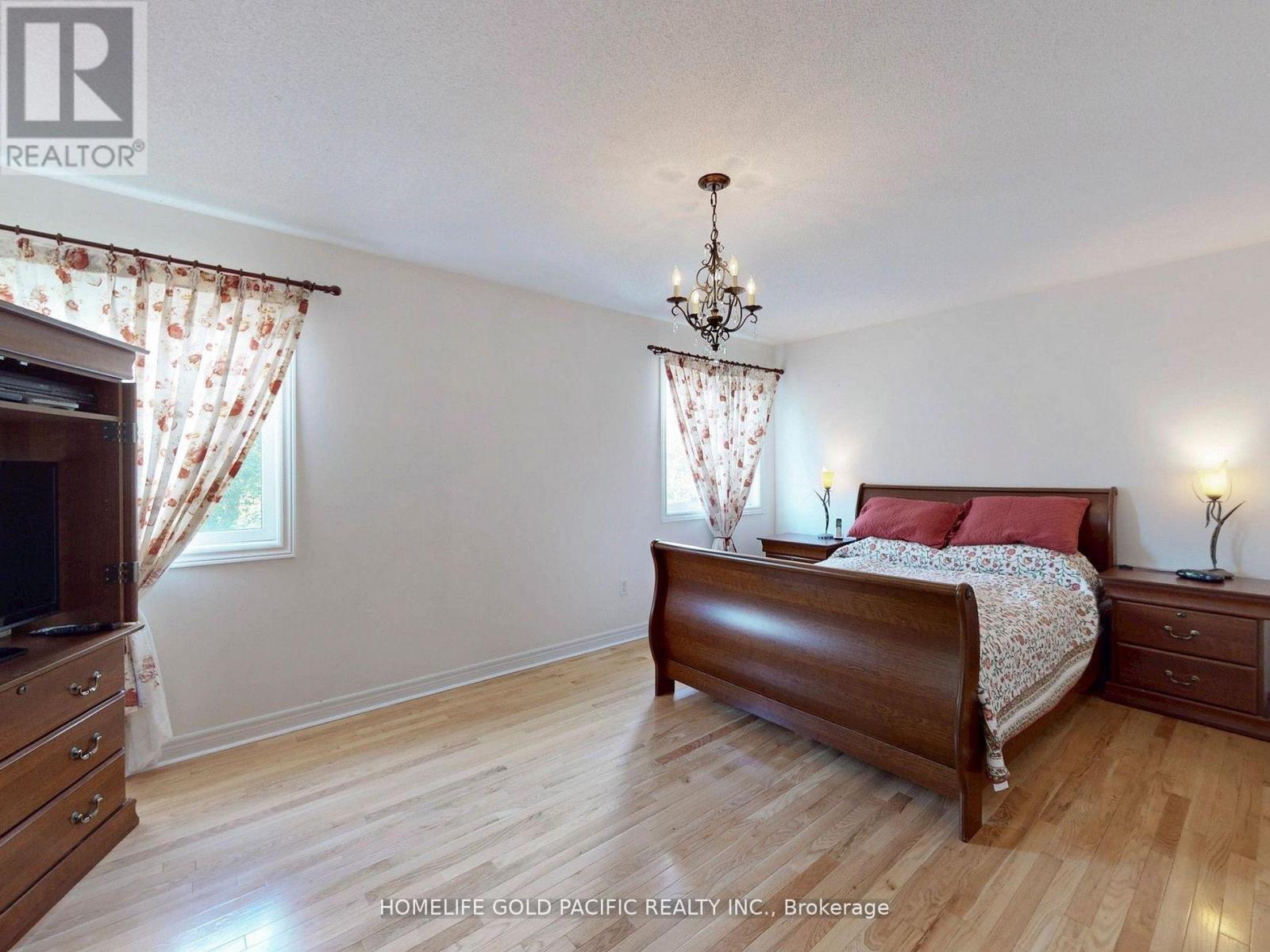 Photo 19 of 51 Winter Creek Crescent, Markham ON