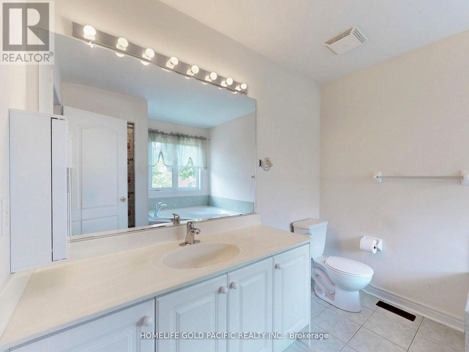 Photo 22 of 51 Winter Creek Crescent, Markham ON