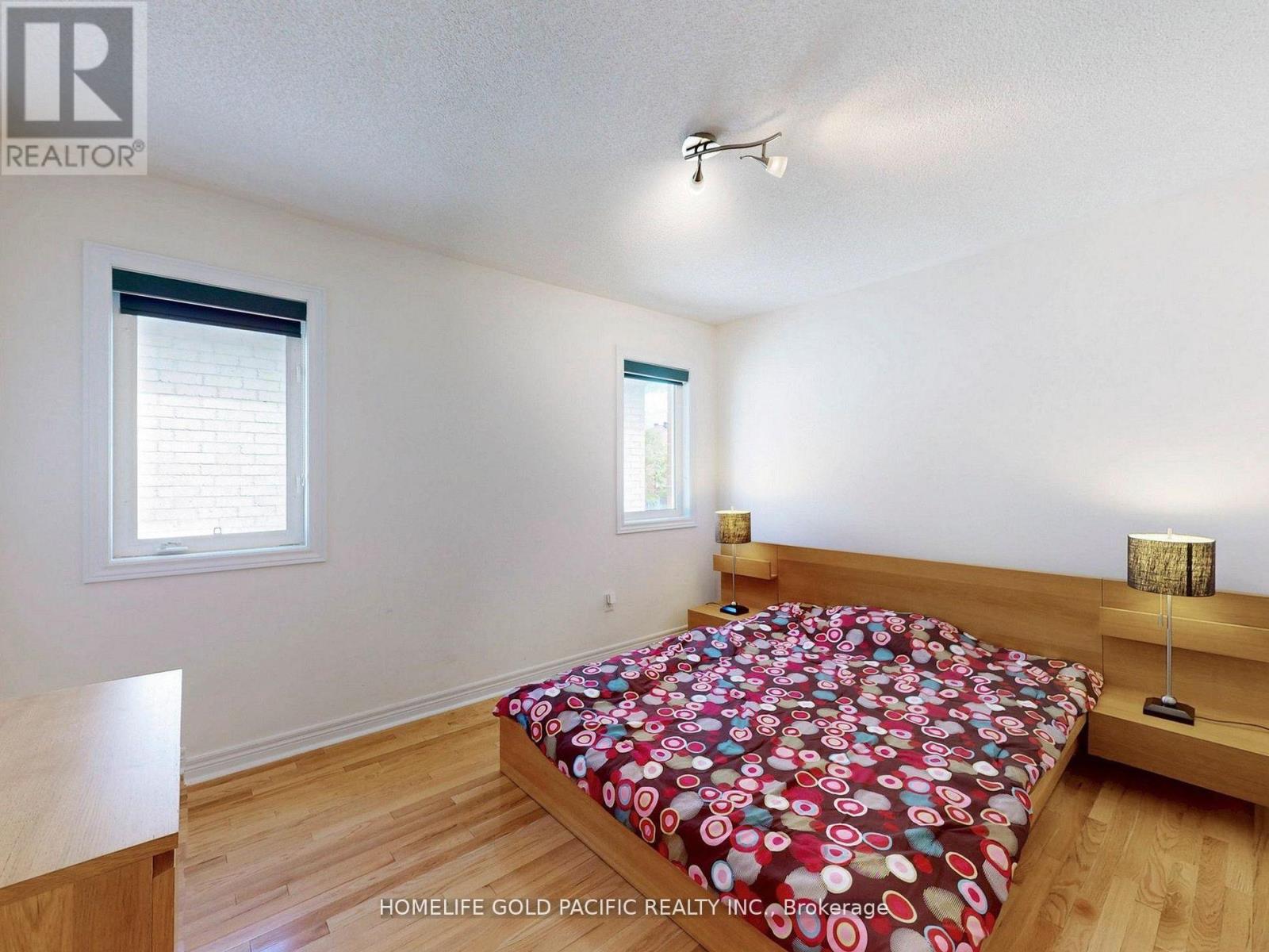 Photo 24 of 51 Winter Creek Crescent, Markham ON