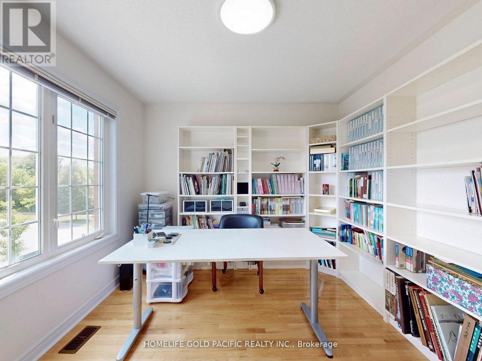 Photo 26 of 51 Winter Creek Crescent, Markham ON
