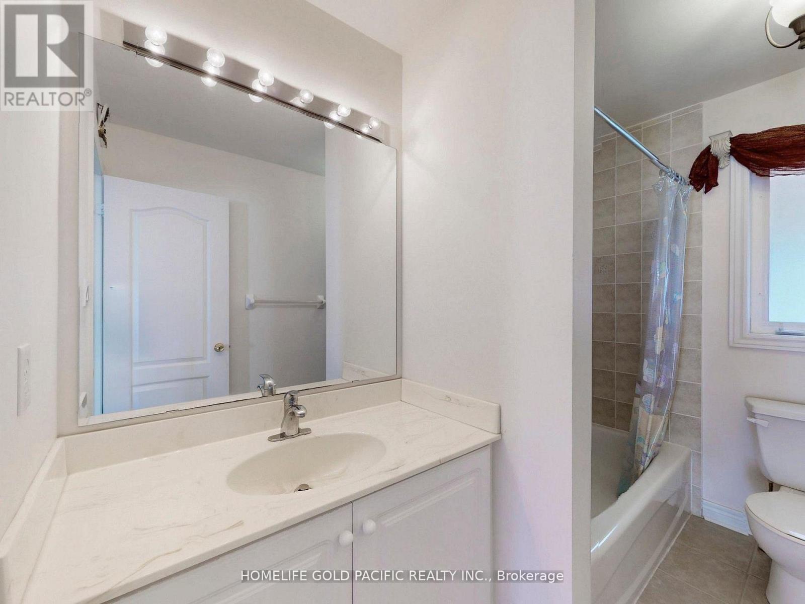 Photo 30 of 51 Winter Creek Crescent, Markham ON