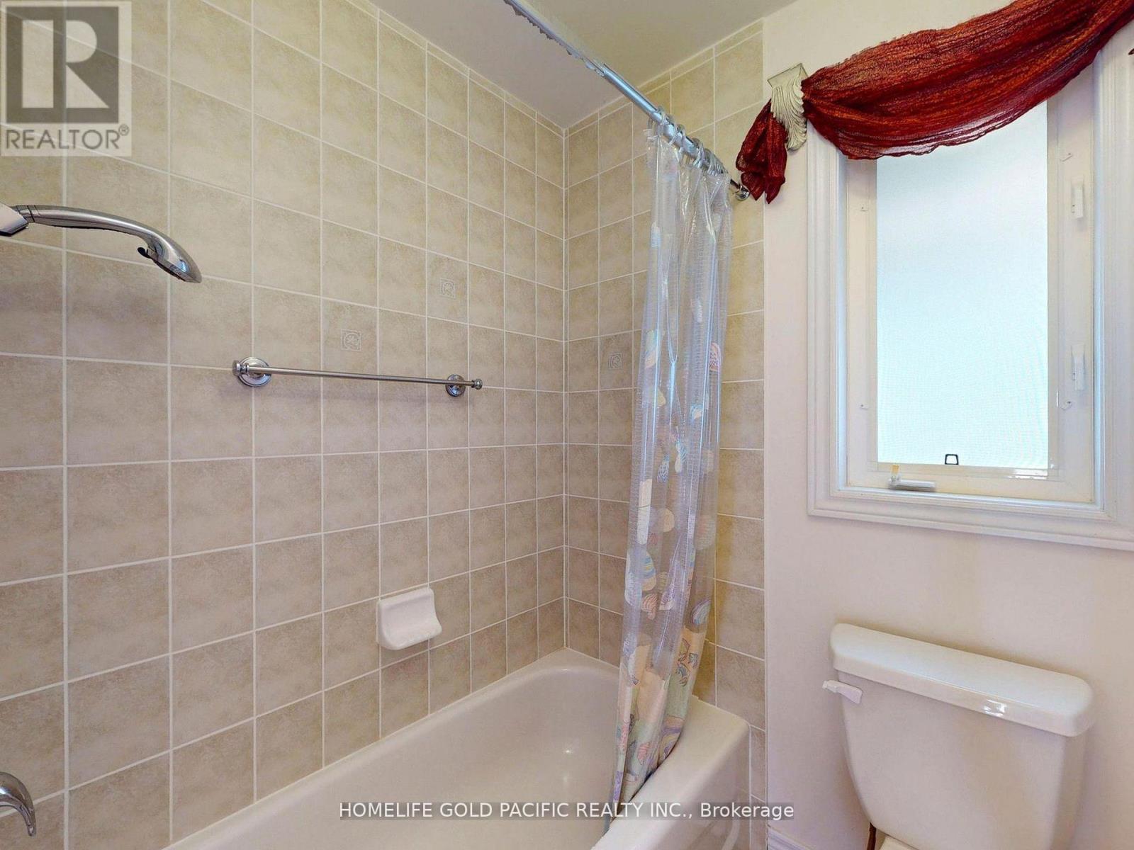 Photo 31 of 51 Winter Creek Crescent, Markham ON