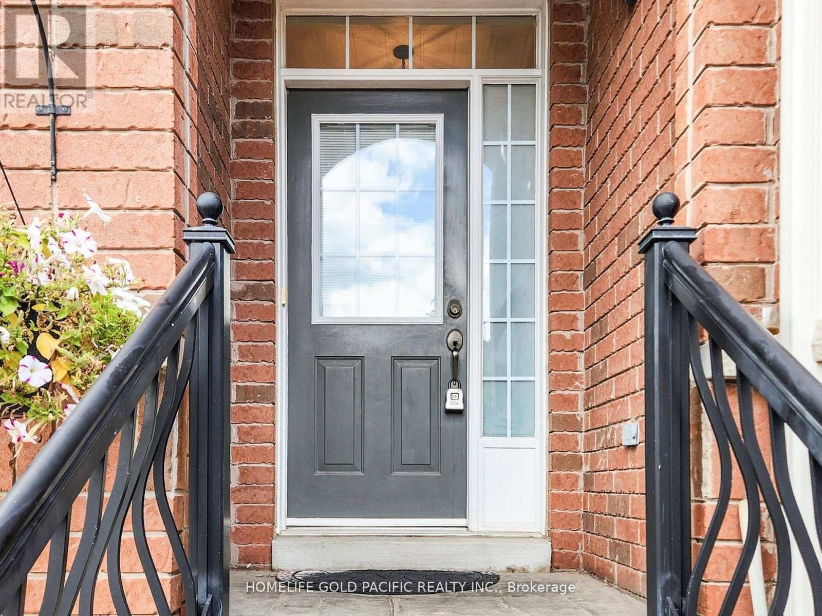 Photo 4 of 51 Winter Creek Crescent, Markham ON