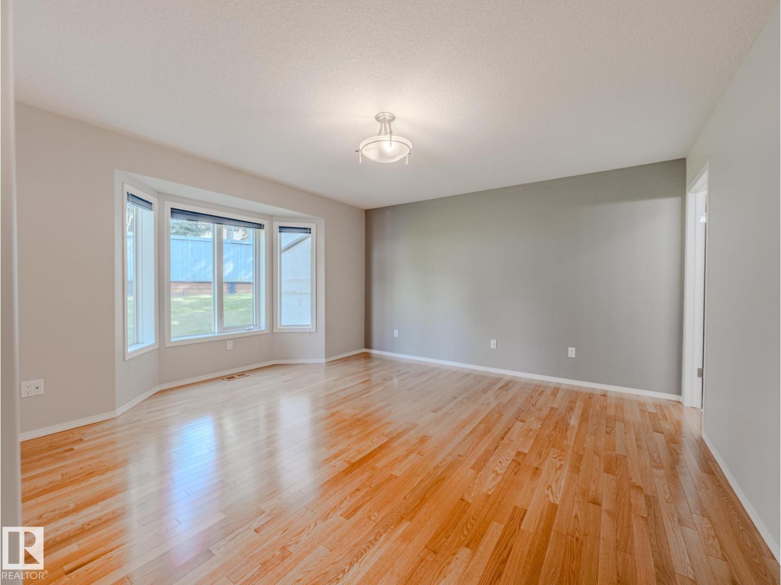Photo 32 of 124 215 Blackburn E Sw, Edmonton AB