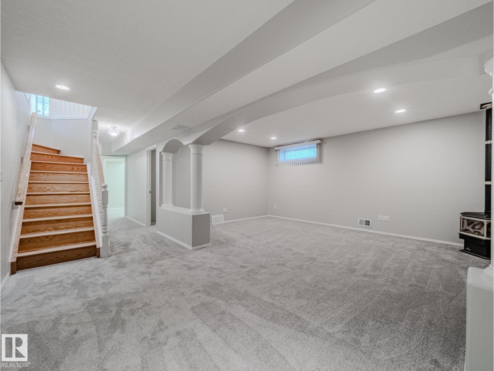 Photo 11 of 124 215 Blackburn E Sw, Edmonton AB