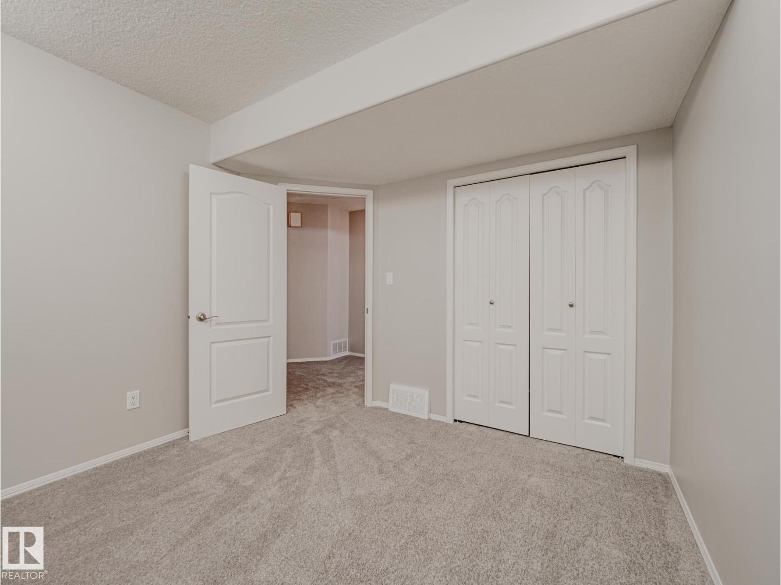Photo 61 of 124 215 Blackburn E Sw, Edmonton AB