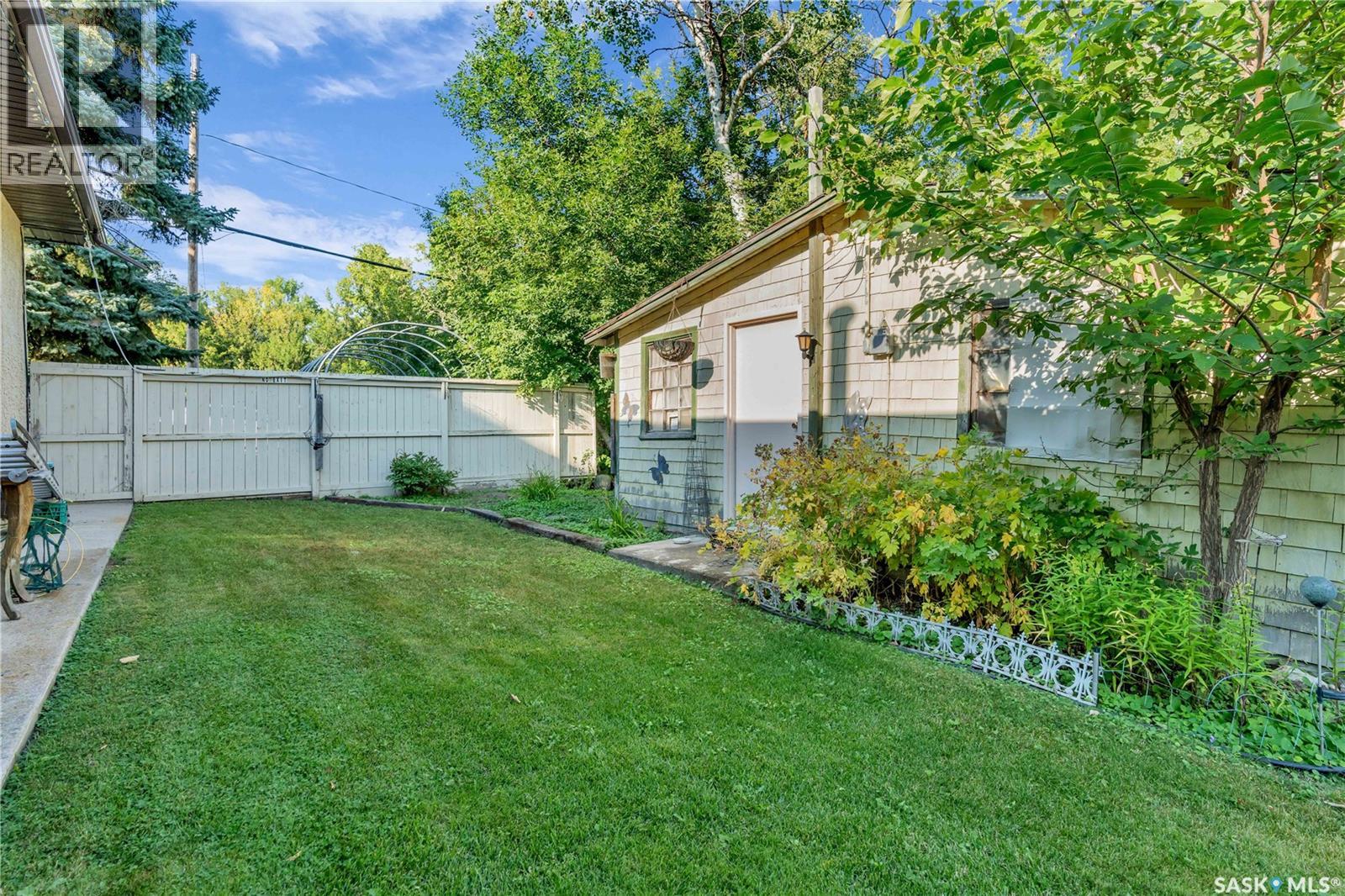 Photo 21 of 471 Green Avenue, Regina Beach SK