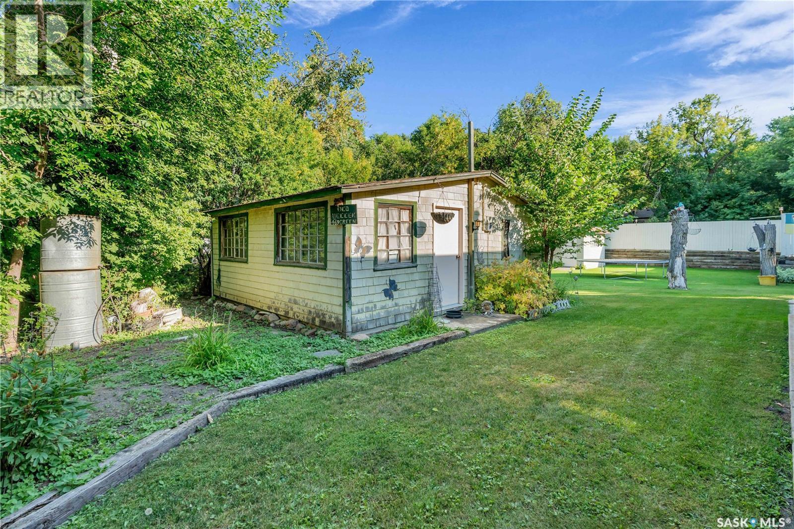 Photo 22 of 471 Green Avenue, Regina Beach SK