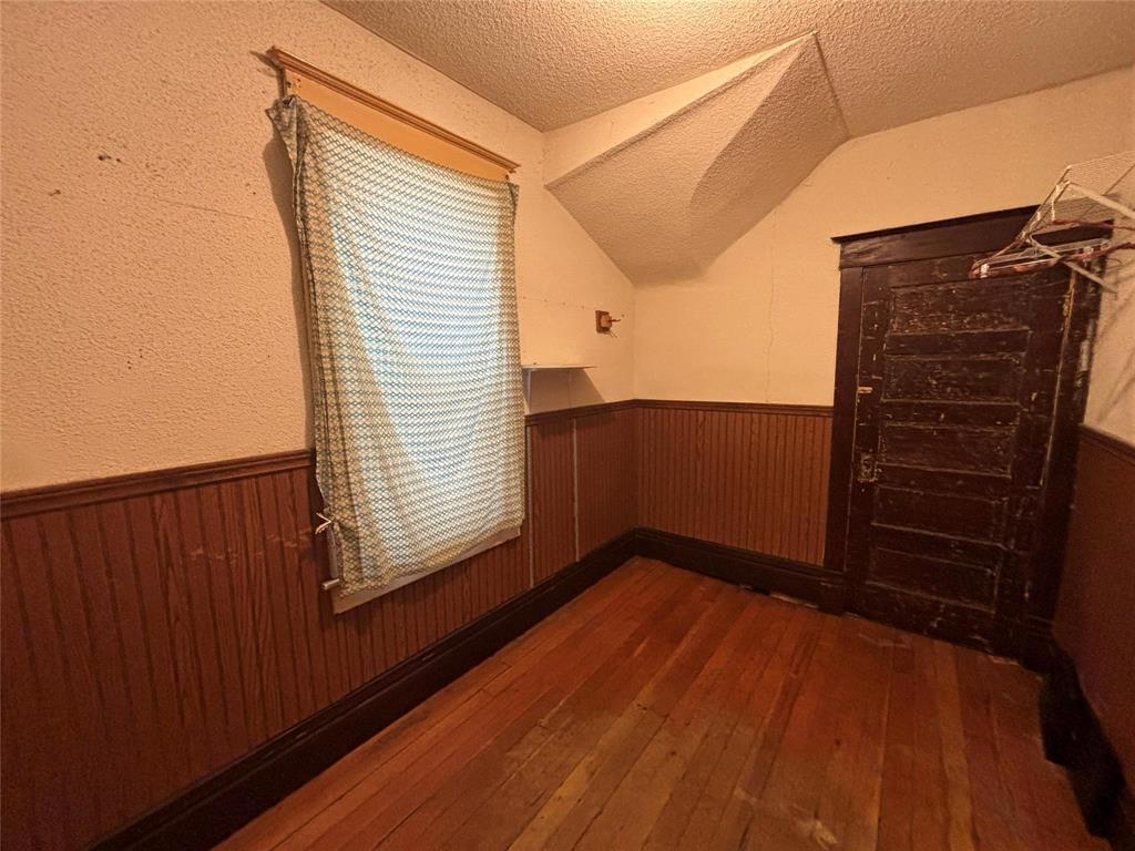 Photo 4 of 550 St Johns Avenue, Winnipeg MB
