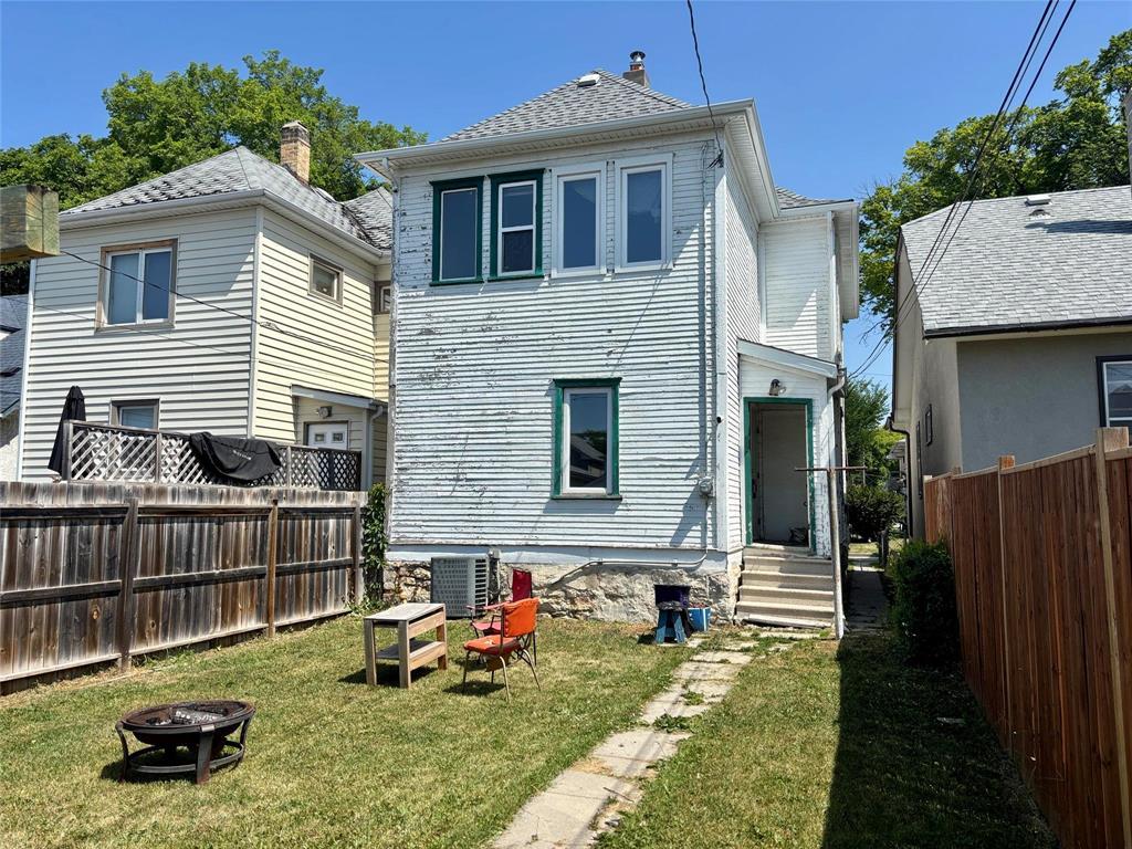 Photo 5 of 550 St Johns Avenue, Winnipeg MB