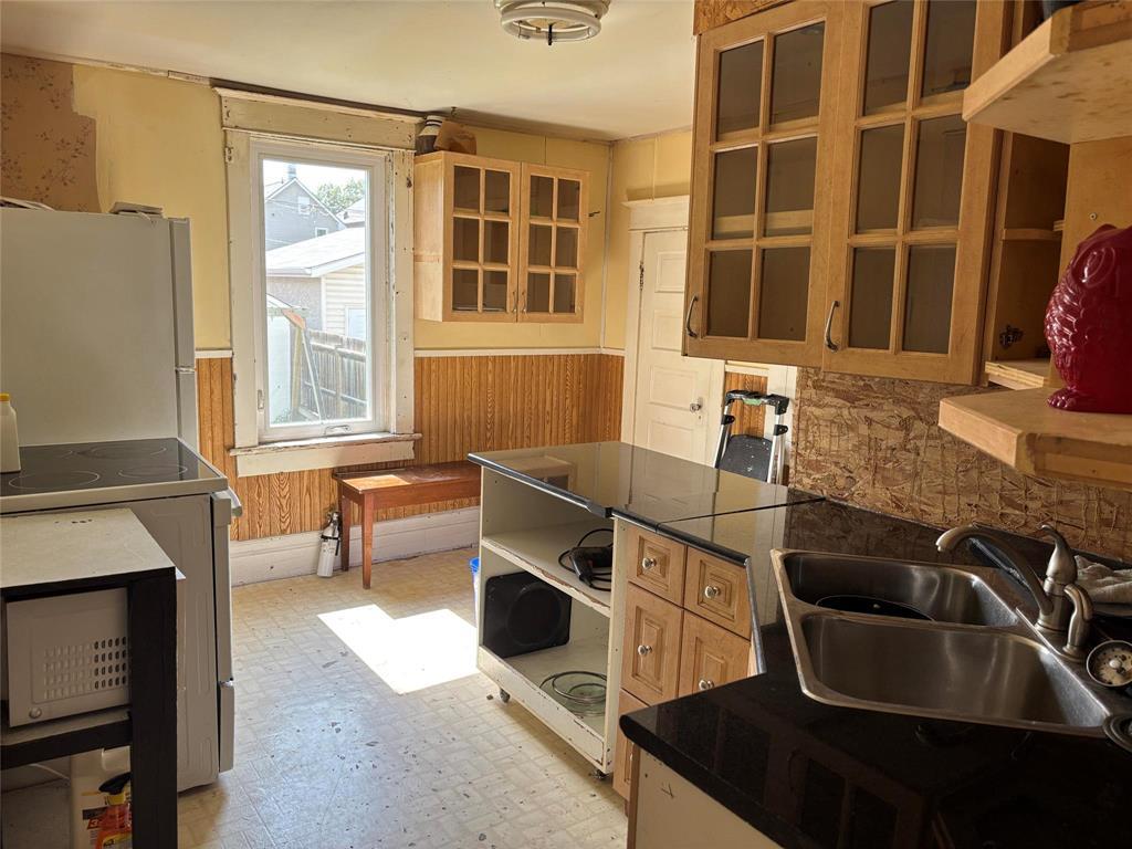 Photo 9 of 550 St Johns Avenue, Winnipeg MB