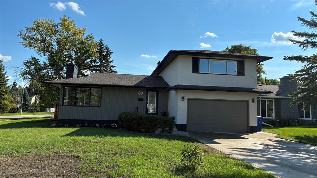Photo 1 of 83 Robert Service Bay, Winnipeg MB