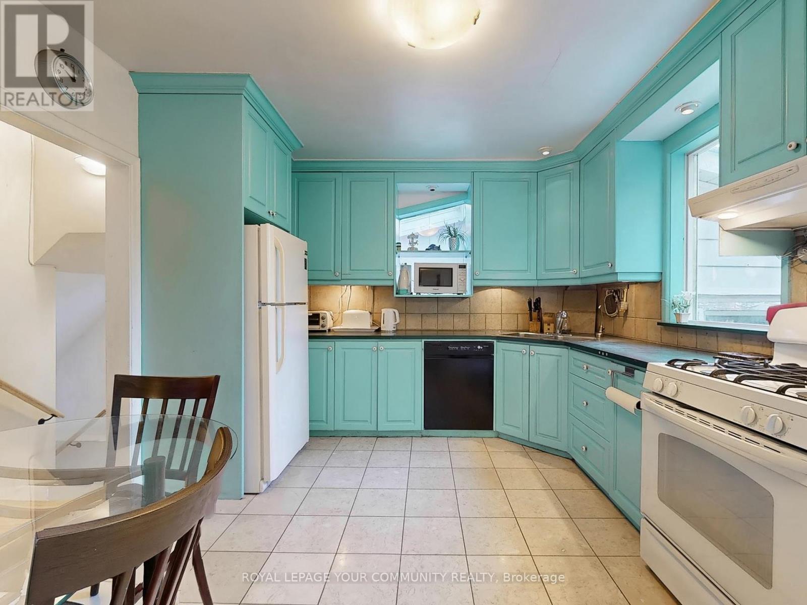 Photo 9 of 29 Boyle Drive, Richmond Hill ON