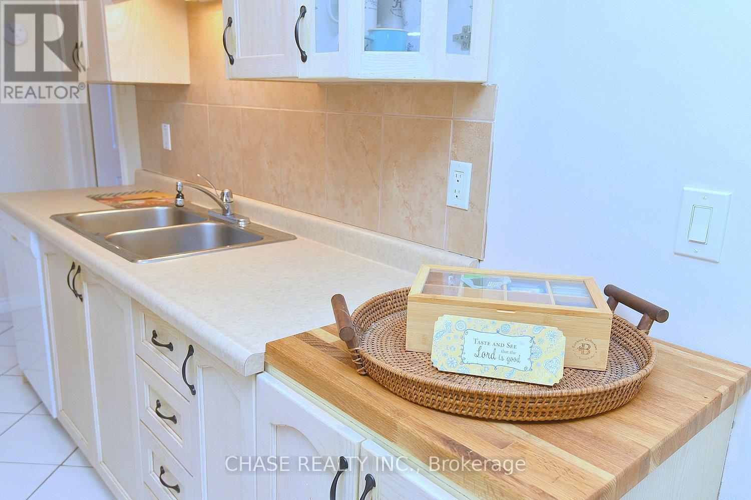 Photo 1 of 303 893 Concession Street, Hamilton ON