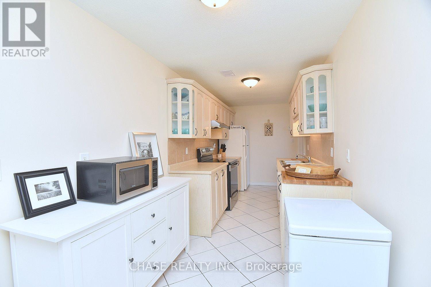 Photo 10 of 303 893 Concession Street, Hamilton ON