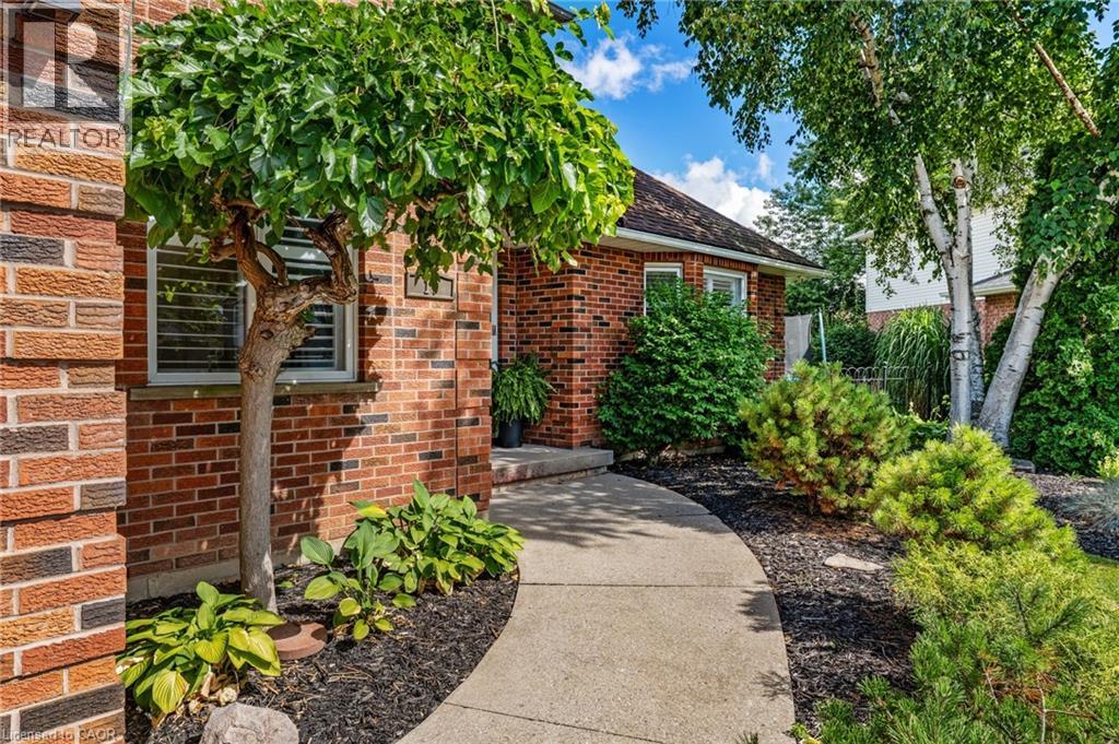 Photo 21 of 17 Kintyre Court, Caledonia ON