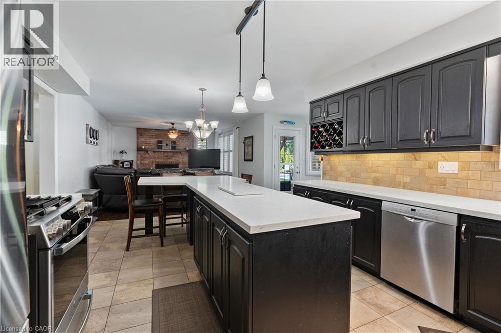 Photo 8 of 17 Kintyre Court, Caledonia ON
