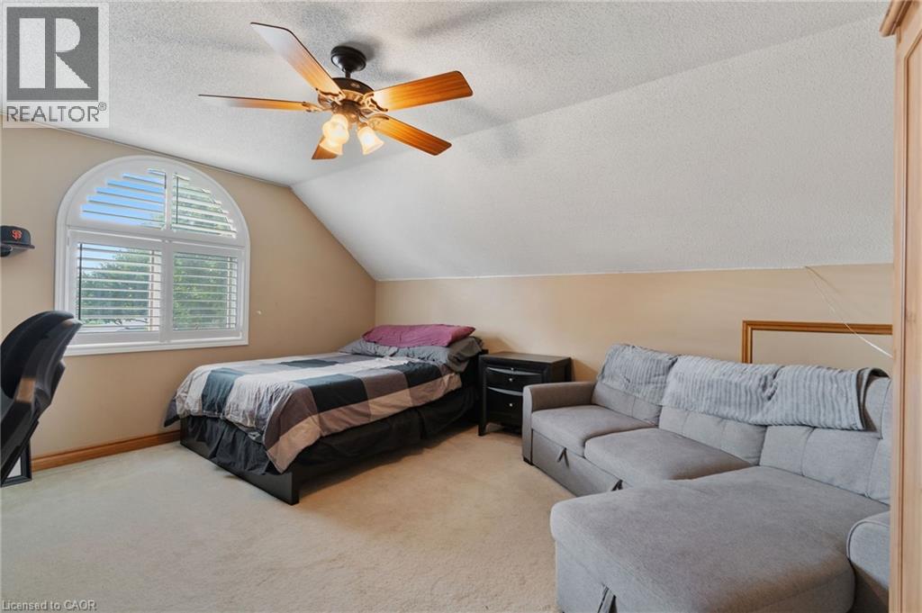 Photo 13 of 17 Kintyre Court, Caledonia ON