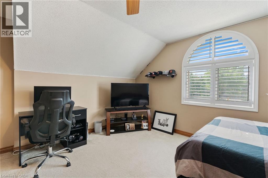 Photo 24 of 17 Kintyre Court, Caledonia ON