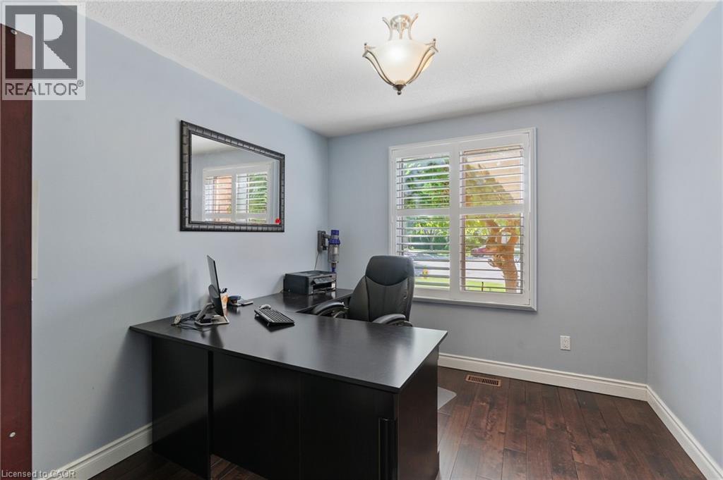 Photo 42 of 17 Kintyre Court, Caledonia ON
